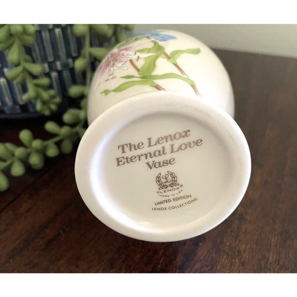 Lenox Eternal Love Vase Limited Ed. w/Orchids & Blue Birds~ in Original Box - Picture 4 of 9